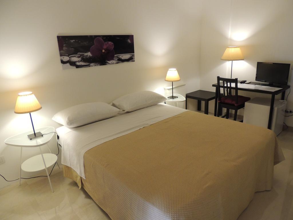 Domus Taranto Unica Sede Hotell Rum bild