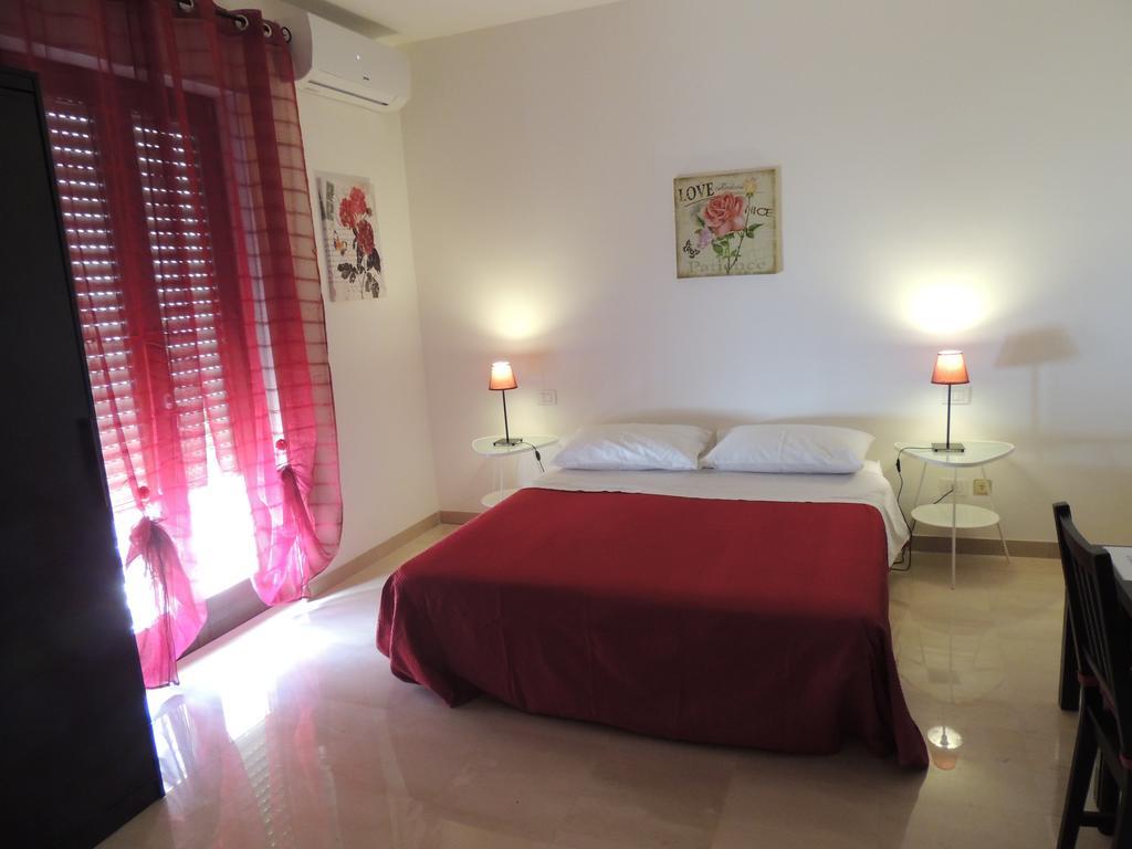 Domus Taranto Unica Sede Hotell Rum bild