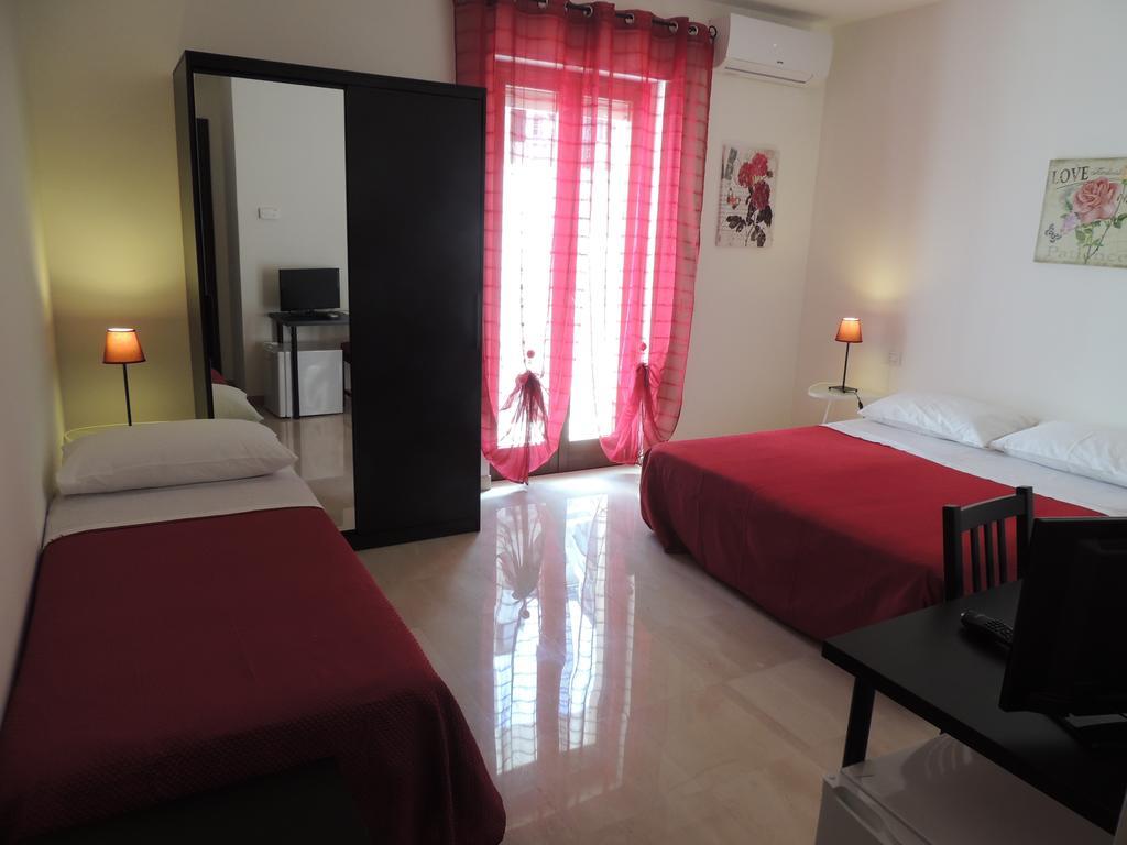 Domus Taranto Unica Sede Hotell Rum bild